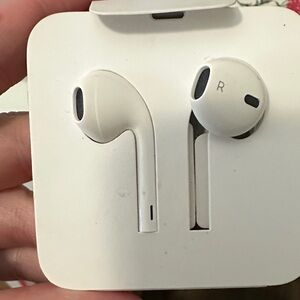 White Wired Earbuds